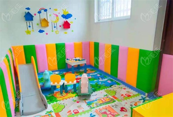 兒童娛樂區(qū)、