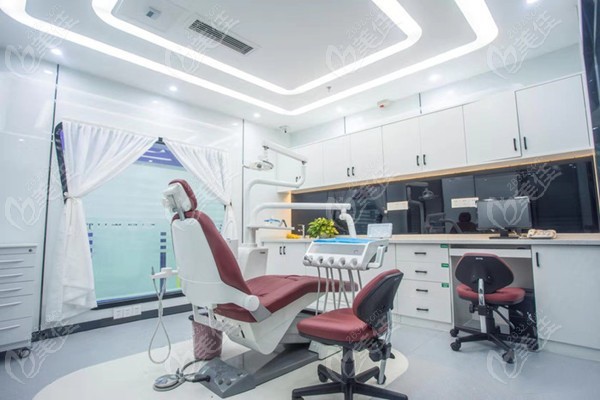 牙齿诊疗室1