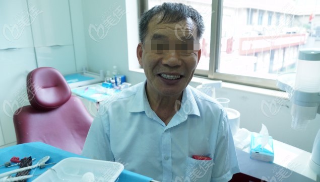 67岁老人在广州广大口腔越秀院区做下半口种植牙真实病例及价格分享