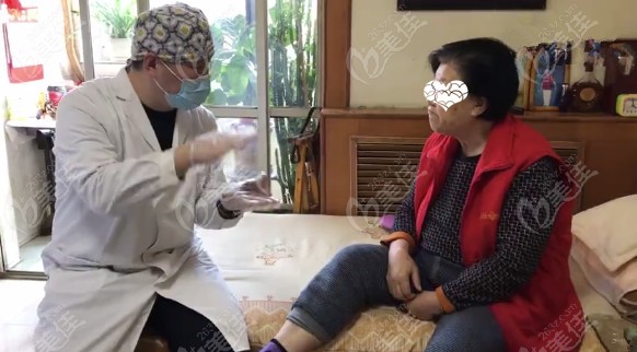 全博口腔種植院長蘇召上門為顧客看牙