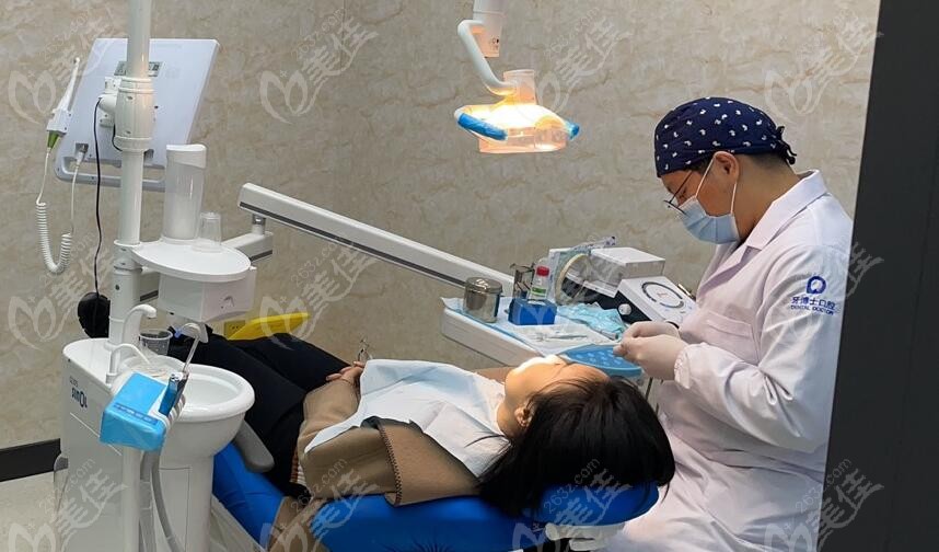 方醫(yī)生診療中