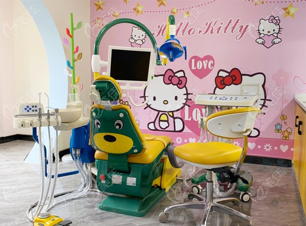 卡通梦幻的儿童诊疗室