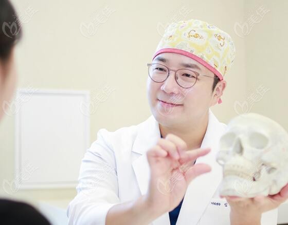 韩国1%整形外科做颧骨整形的林宗宇院长
