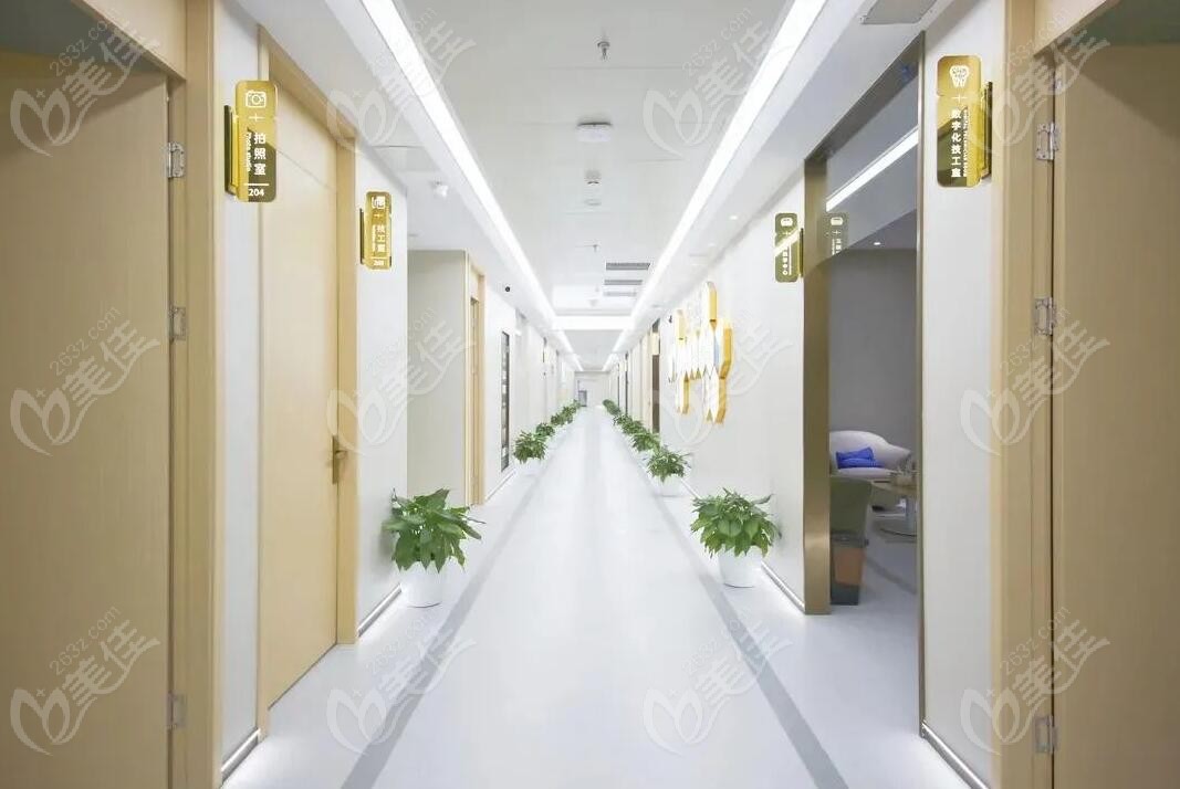 拱墅口腔医院的走廊区域