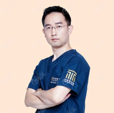 韓國THE整形外科黃真