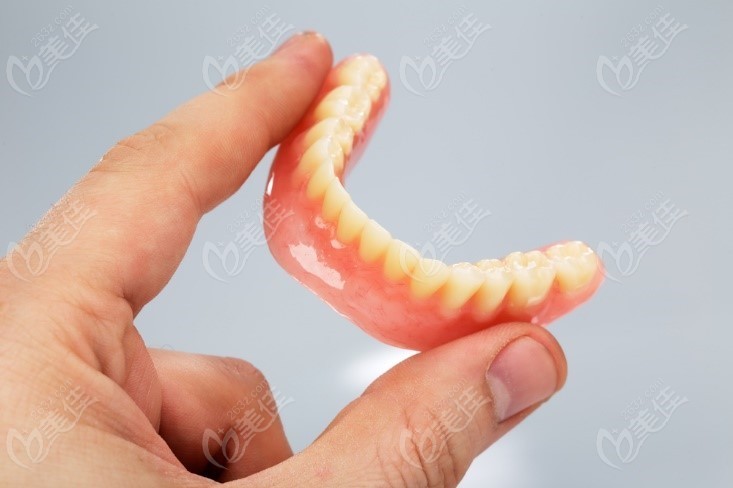 活动假牙结构示意图www.236z.com
