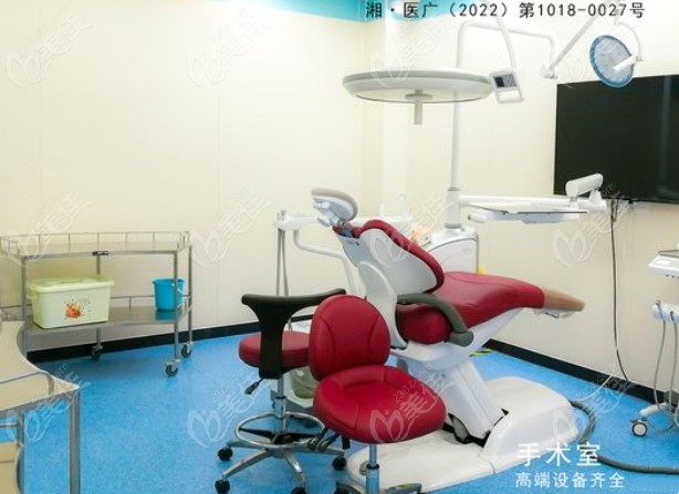 湘潭岳塘康贝口腔门诊部的就诊室