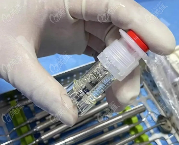士卓曼瑞锆亲水种植体实物图236z.com