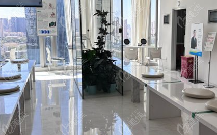 美尼康晶体植入手术费用