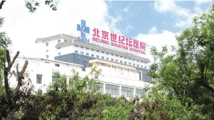 宋延刚在北京世纪坛医院坐诊