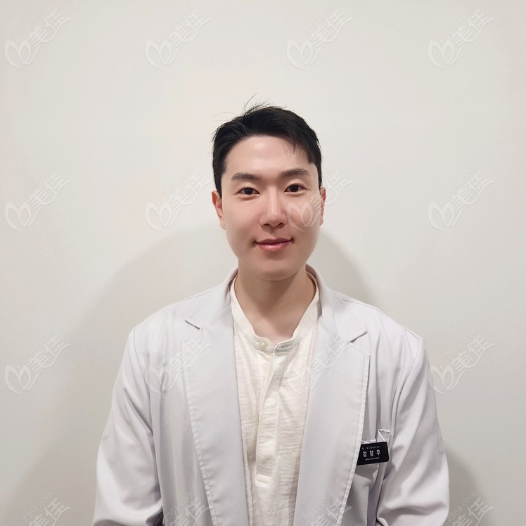 韩国shinebeam皮肤科的姜昌宇医生