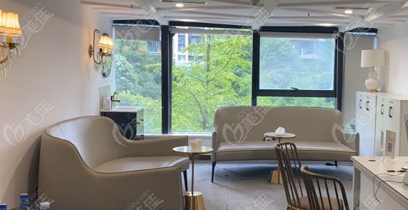  成都艾米丽医疗整形美容医院简介:正规吸脂医院,口碑很可靠(附电话)  美佳网