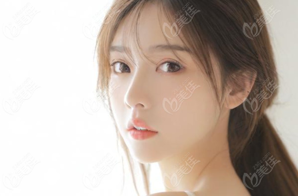 鄭小紅高超修復(fù)雙眼皮寬改窄技術(shù):以其高性價比和精細(xì)的手法贏得良好口碑 美佳網(wǎng) 鄭小紅高超修復(fù)雙眼皮寬改窄技術(shù):以其高性價比和精細(xì)的手法贏得良好口碑 美佳網(wǎng)