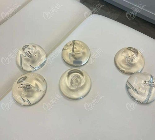 沈正宇曼托假体隆胸实例