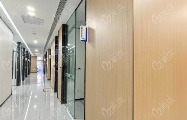 瑞安固德熊猫口腔门诊部走廊