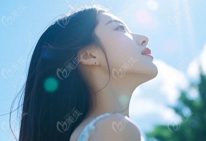 杭州维多利亚假体和自体脂肪隆胸好