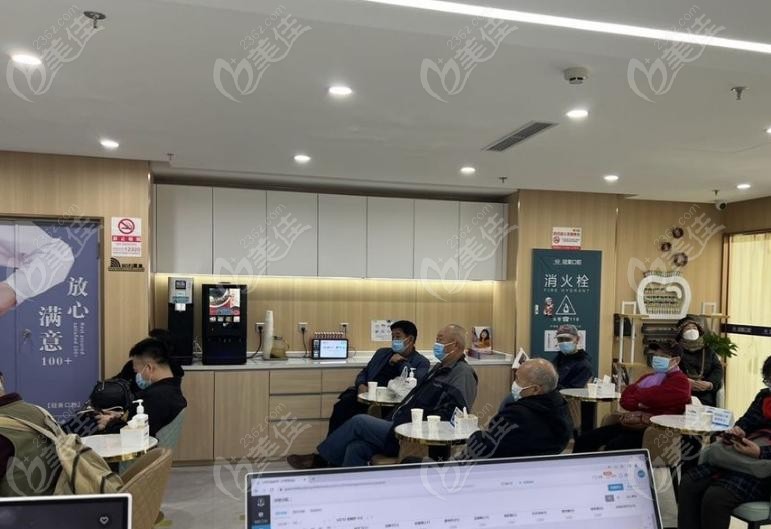 冠美口腔24小时人工客服电话解答：近期优惠价格