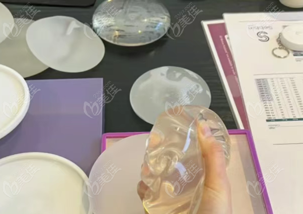假体隆胸选梦萦假体和傲诺拉怎么选