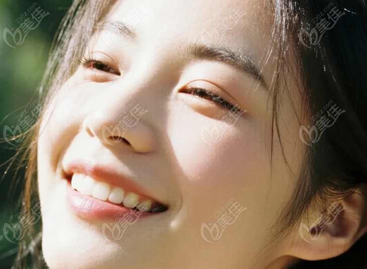 朱曉波臥蠶下至的獨特魅力