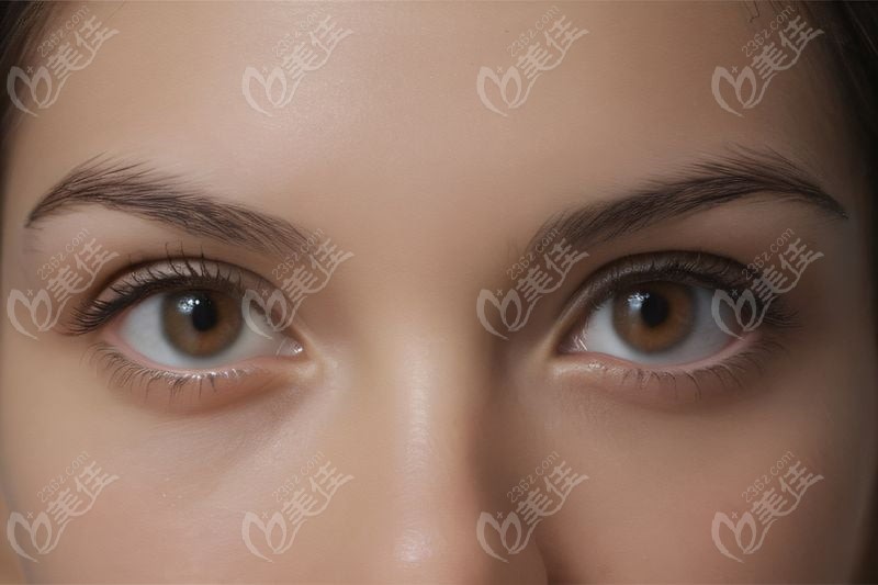 二、四川省人民醫(yī)院近視手術(shù)醫(yī)生團(tuán)隊(duì)與就診全攻略