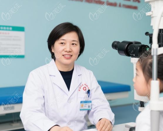 南陽市中心醫(yī)院眼科哪個(gè)醫(yī)生看的好