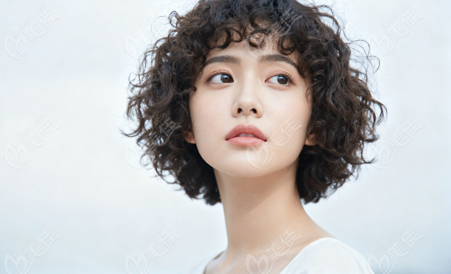 韦元强脂肪丰胸多少钱