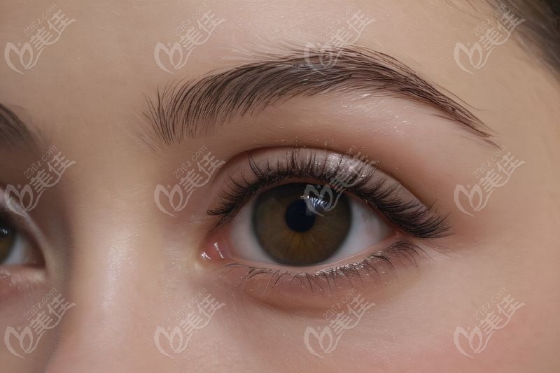 一、華西醫(yī)院眼科白內(nèi)障手術(shù)費用總覽：晶體+手術(shù)方式組合價對比