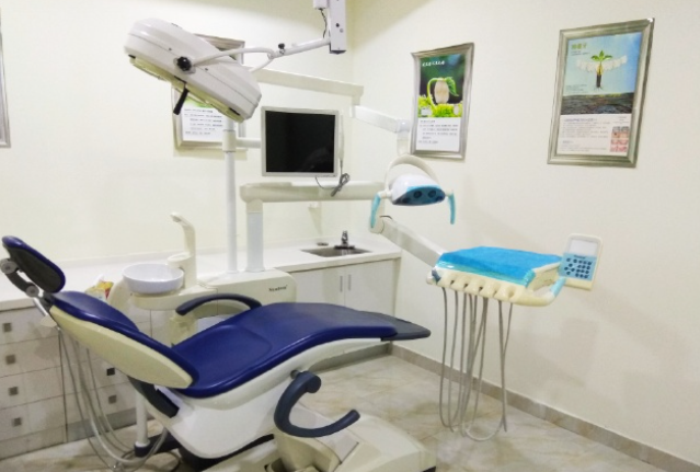 深圳雙龍口腔門(mén)診部是正規(guī)私立機(jī)構(gòu)