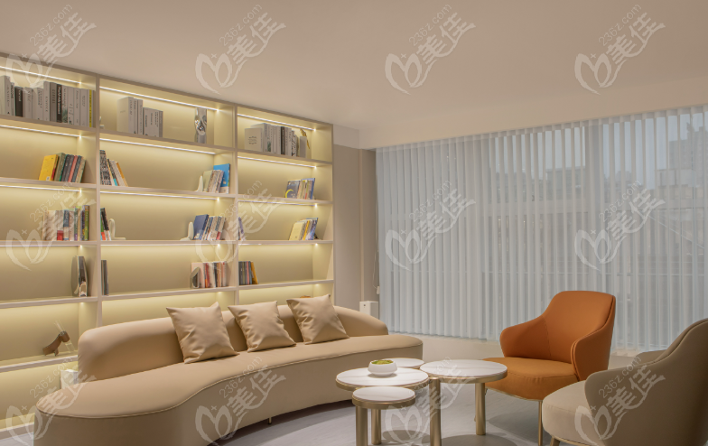 栗勇和肖征剛醫(yī)生隆胸對比總結(jié)