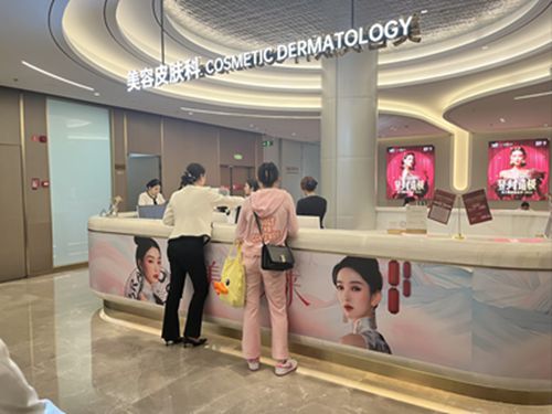 深圳米兰柏羽黄显翔