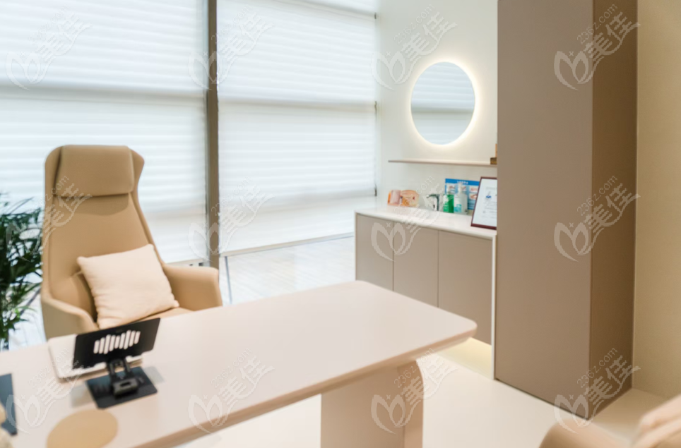 郑仕平医疗美容诊所医生诊疗室