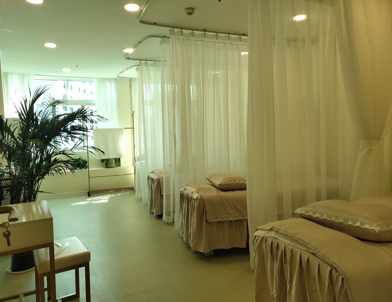 贵阳利美康和华美哪家比较好？